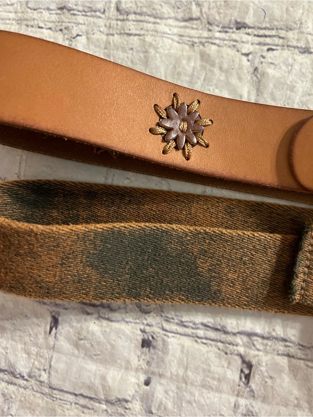 J.JILL GENUINE LEATHER FLORAL BROWN BRASS COLOR BUCKLE & BROWN DISTRESSED BELT